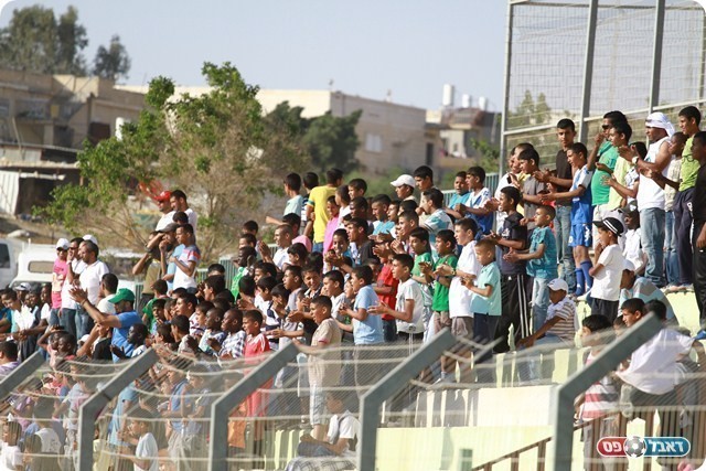 השלישי של רהט. החגיגות של אבו מדע'ים וביציע (צילום: אנס אבודעבס)