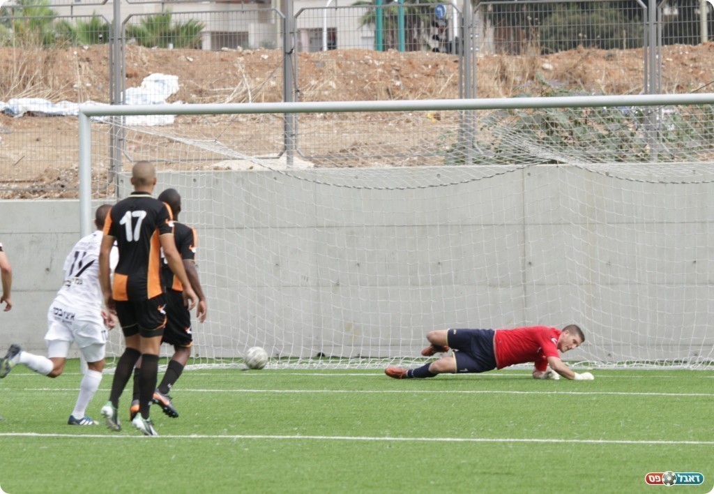 יוסף מכניע את קדוש (צילום: קובי רוזן)