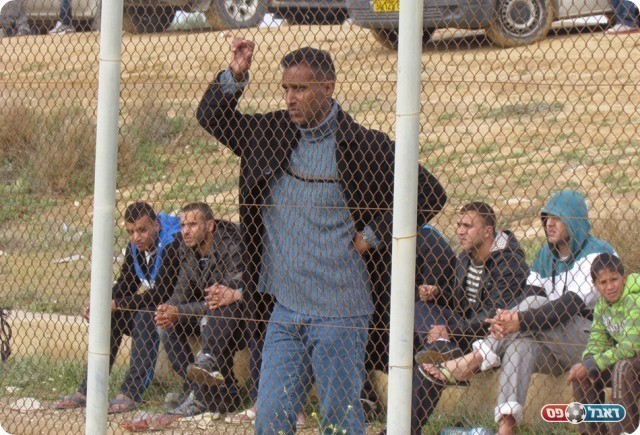 הורחק. מאמן שגב, אלחממדה (צילום: עבדאללה אזברגה)