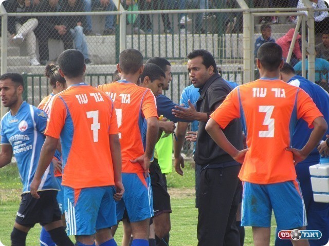 קאמל אלעאסם מתרגז (צילום: עבדאללה אזברגה)