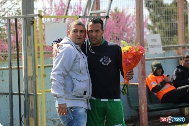 זר פרחים. זוהר יצחק וג'ברין (צילום: עודד חסין)