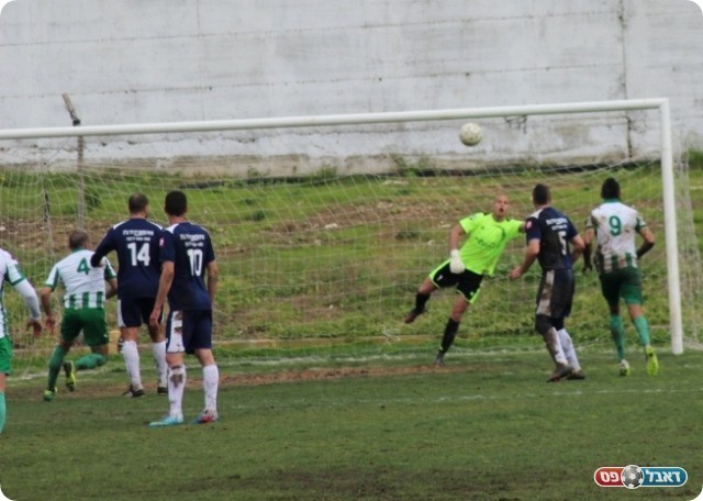 השער. זיסקינד נכנע (צילום: עודד חסין)