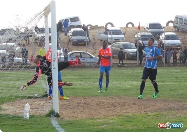 חיפשו הכרעה. עוד החמצה של תל שבע (צילום: עבדאללה אזברגה)