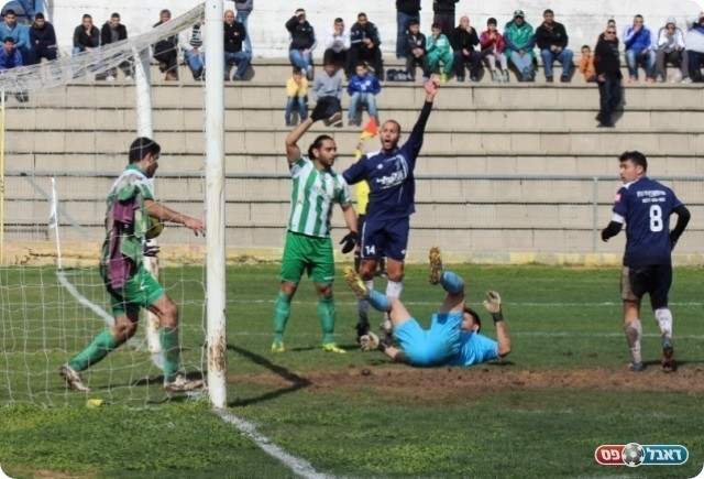 טבריה פתחה טוב את המחצית. עוד החמצה (צילום: עודד חסין)