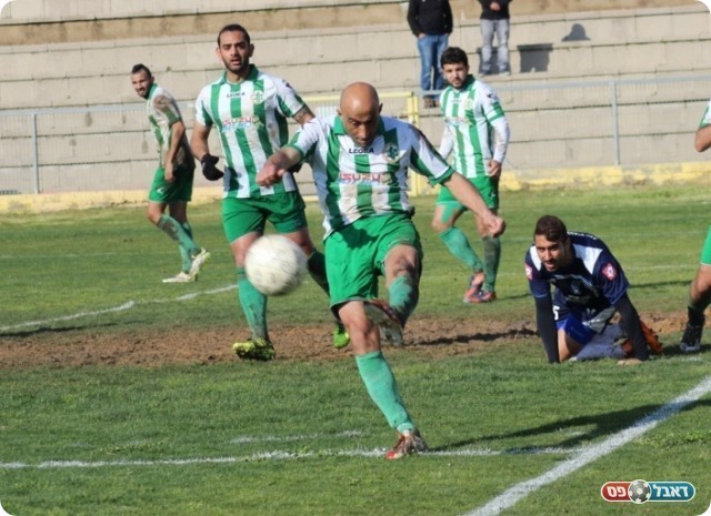 לנצח. נביל נסראלדין (עודד חסין)