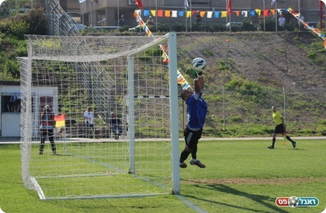 הדף נפלא לא פחות. קרטה בפעולה (צילום: עודד חסין)