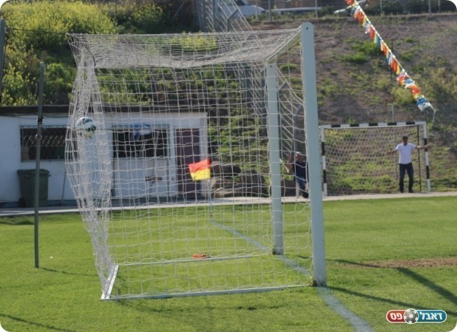 הכדור ברשת (צילום: עודד חסין)