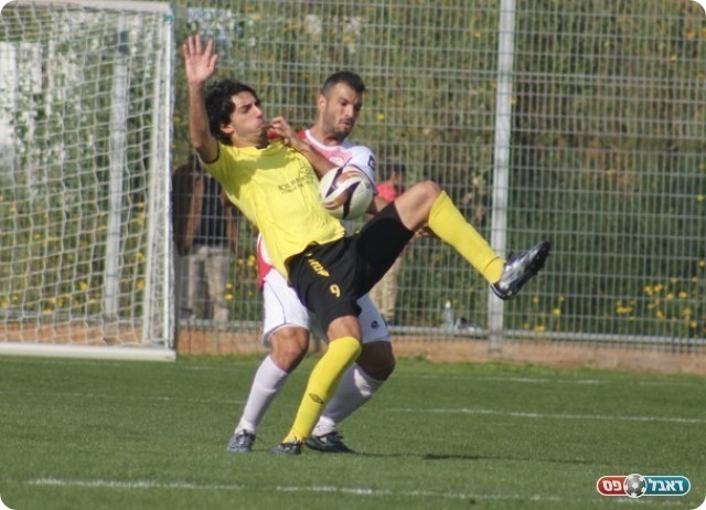 שליטה של הוד השרון. בדש מתגבר על השומר שלו (תאמר סרסור) 