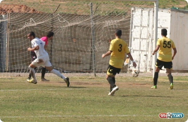 בניגוד למה שנעשה במגרש. סלים כובש (אייל אורן)