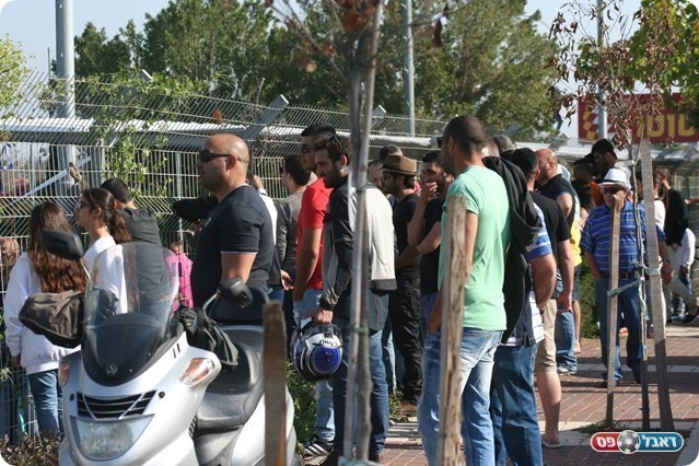 גדשו כל פינה במגרש. אוהדי יבנה (אייל אורן)