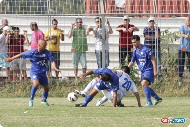 אפשר היה לחוש לאן הרוח נושבת. מלכה מוקף בבית דגנים (צילום: קובי רוזן)