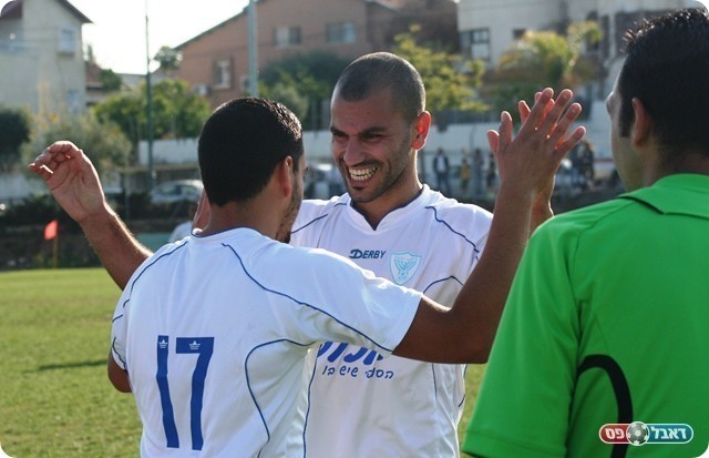 כל מוחלף קיבל מחיאות כפיים. בנישו יורד, ירין חלפון עולה (אייל אורן)