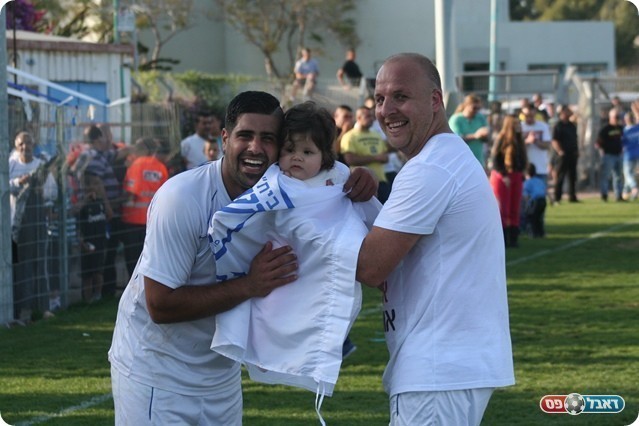 רגע פרטי של אושר (אייל אורן)