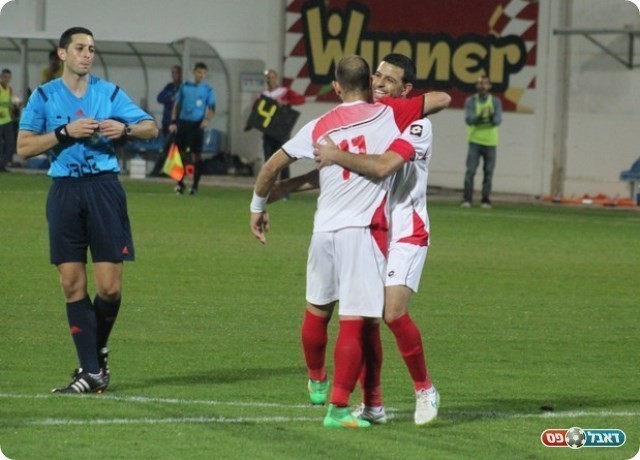 ניצחון חשוב. מרעב וסרסור חוגגים את השלישי (תאמר סרסור)