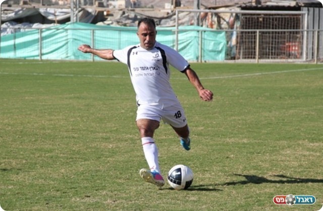 ניסיונות של המקומיים. נדים ג'ברין (צילום: מוחמד חאדר אניס)