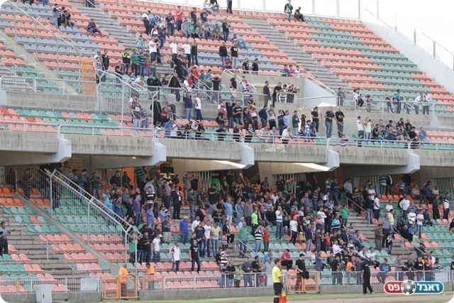 אווירה טובה ביציעים (צילום: קובי רוזן)