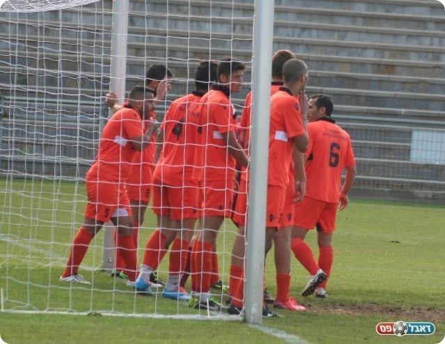 נגמר בלא כלום. מסתדרים לבעיטה הבלתי ישירה