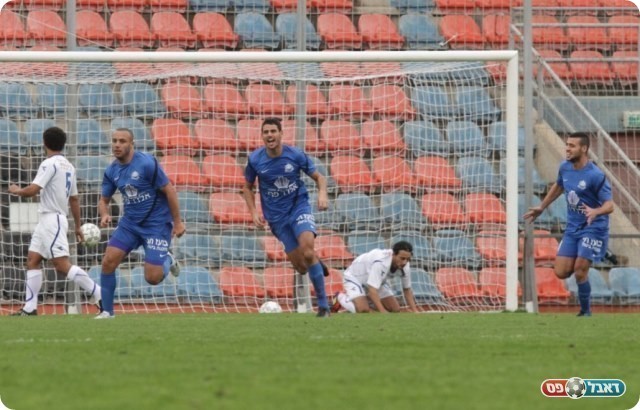 המומנטום של שעריים. יוסף חוגג את היתרון (צילום: קובי רוזן)