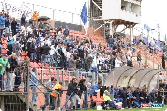 אולי בשל מזג האוויר. אוהדי שעריים (צילום: קובי רוזן)