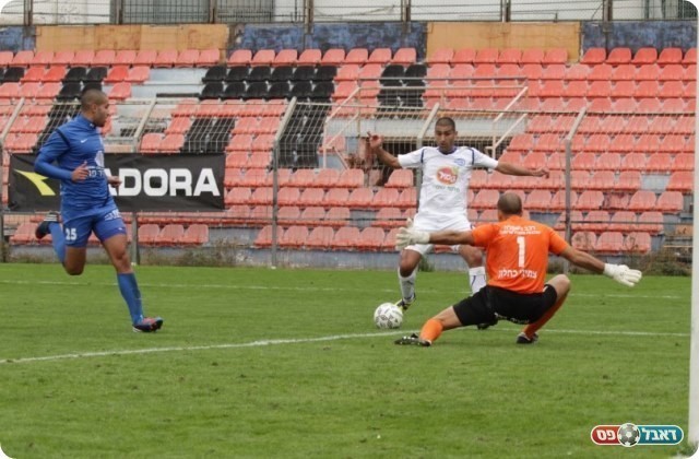 שער רביעי בארבעה משחקים. קרגולה מול זגדון (צילום: קובי רוזן)