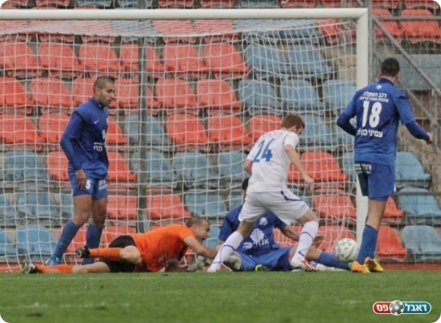 יפו רצתה ניצחון. רבינוביץ' ברחבה (צילום: קובי רוזן)