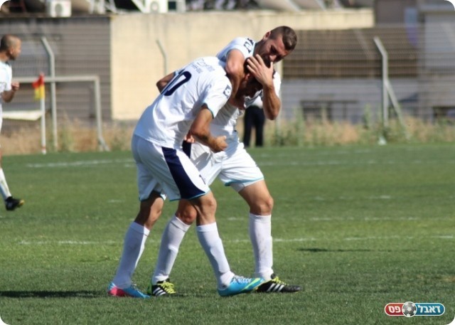 רוצים מקום שני. חוגגים עם עקיבא את הניצחון (עודד חסין)