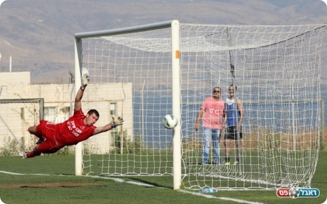 עצירה נאה. פרסטר בפעולה (עודד חסין)