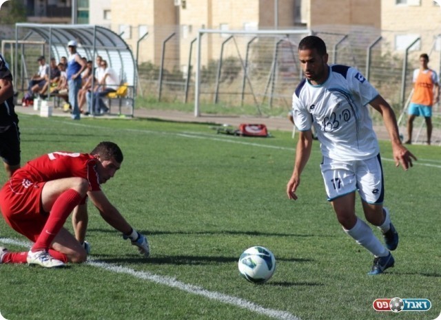לא היה מי שיכבוש. אלימלך עובר את פרסטר (עודד חסין)