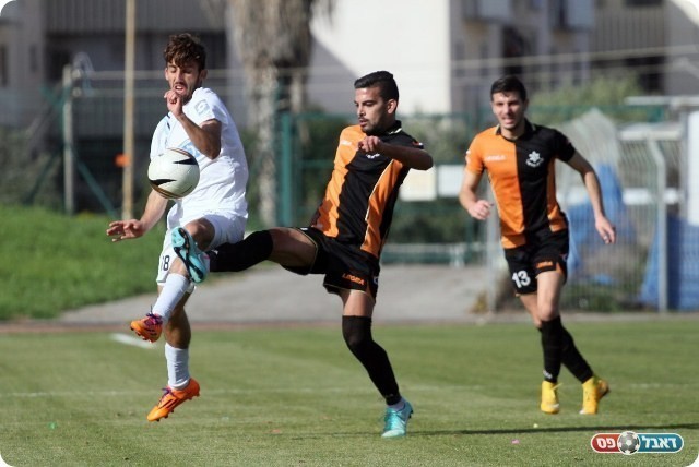 לחץ כבד של אשקלון. בניטח מנסה לעצור את אדלשטיין (רועי אסרף)