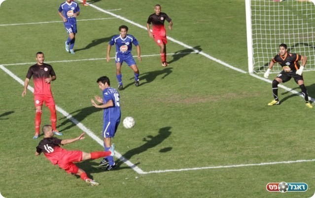 וחיון מחטיא (צילום: קובי רוזן) 