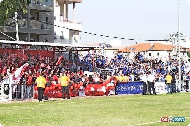 אווירה מדהימה. האוהדים (צילום: קובי רוזן)