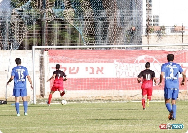 השער הכי קל בקריירה. פדידה בועט (צילום: קובי רוזן)