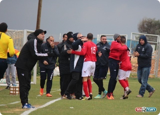 למרות הרוח. חוגגים את הראשון של רצאבי (מוחמד סרסור)