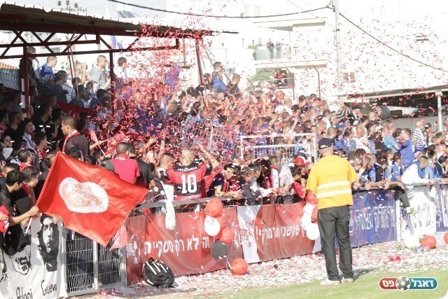 האדום חוגג, הכחול בהלם (צילום: קובי רוזן)