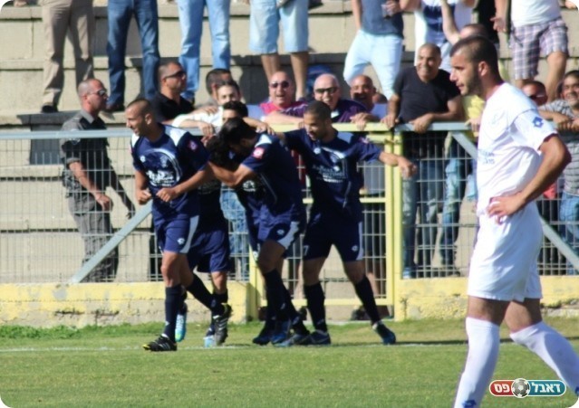 וחוגג עם החברים (עודד חסין)