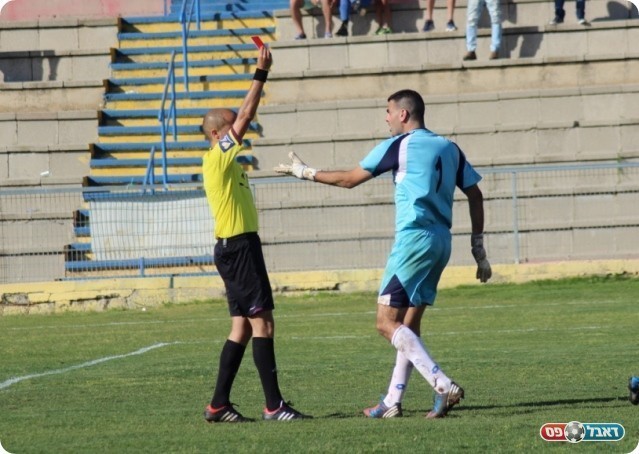 ורואה את האדום (עודד חסין)