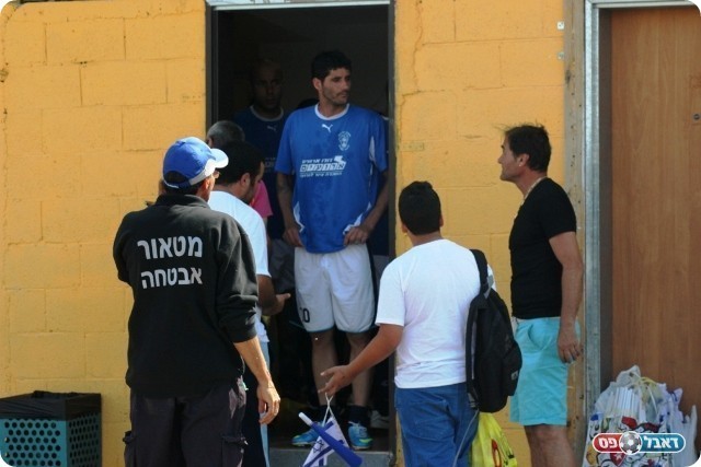 להיות קרובים לאליליהם. עקיבא (עודד חסין)