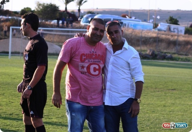 כמו ג'נטלמן. בוסקילה ויצחק (עודד חסין)