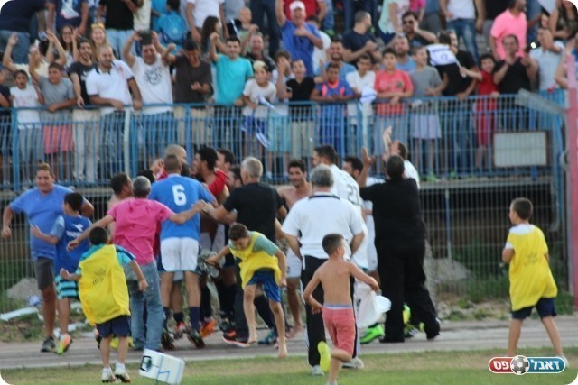 רצו ליציע. החגיגה בסיום (עודד חסין)