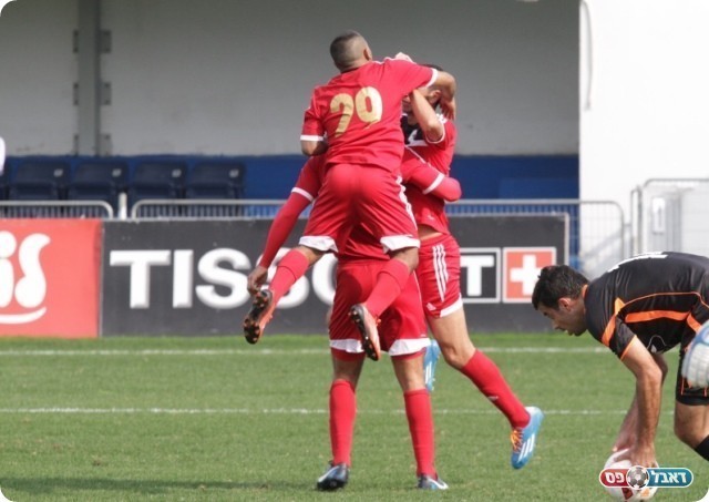 חזק בצמרת. שחקני מרשה חוגגים (צילום: קובי רוזן)