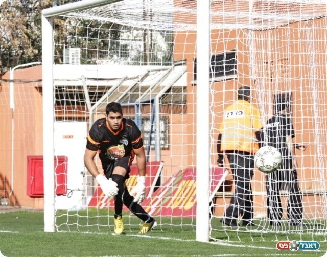 והכדור חומק החוצה (צילום: קובי רוזן)