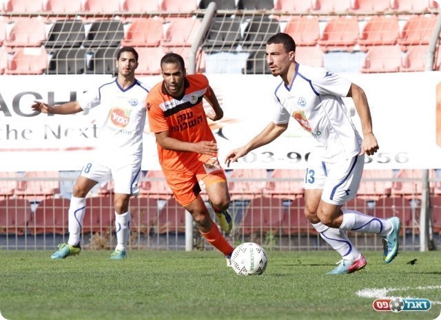 כפר שלם ניסתה. מחג'נה עוצר את חטארי (צילום: קובי רוזן)