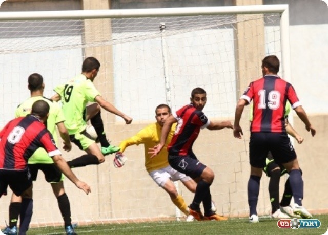 פרע שטר ראשון. פרובשטיין בועט (קובי רוזן)