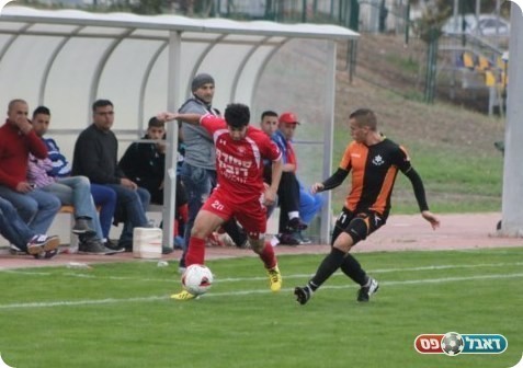 החילוף של המשחק. אבןו לאפי מול פינטו (צילום: לוטפי עיסא)