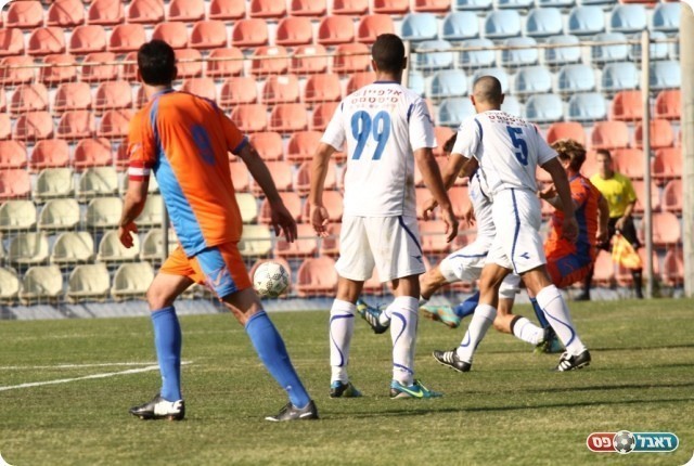 בועט  (קובי רוזן)