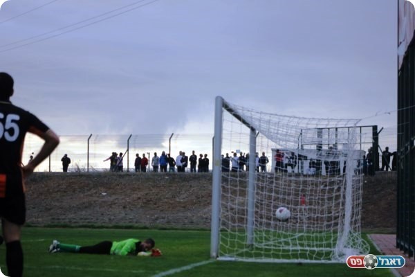 ירצה לשכוח את המשחק. קרא נכנע לשער השלישי (צילום: לוטפי עיסא)
