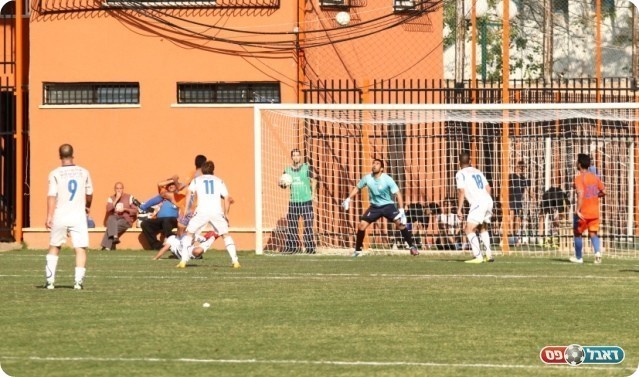 יפו לחצה. פרץ מחטיא  (קובי רוזן)