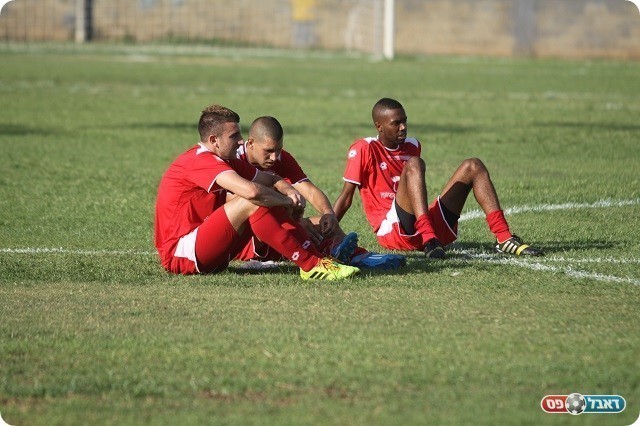 זה כבר היה בידיים שלהם. שחקני חדרה מאוכזבים (שלומי גבאי)