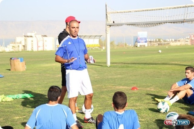 שיחת הפתיחה. בוסקילה (עודד חסין)