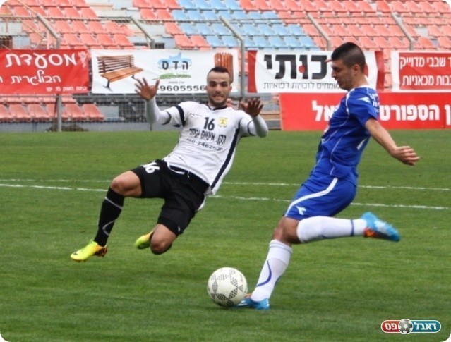 כמעט גמר את המשחק. לוי מול ציון (צילום: קובי רוזן)